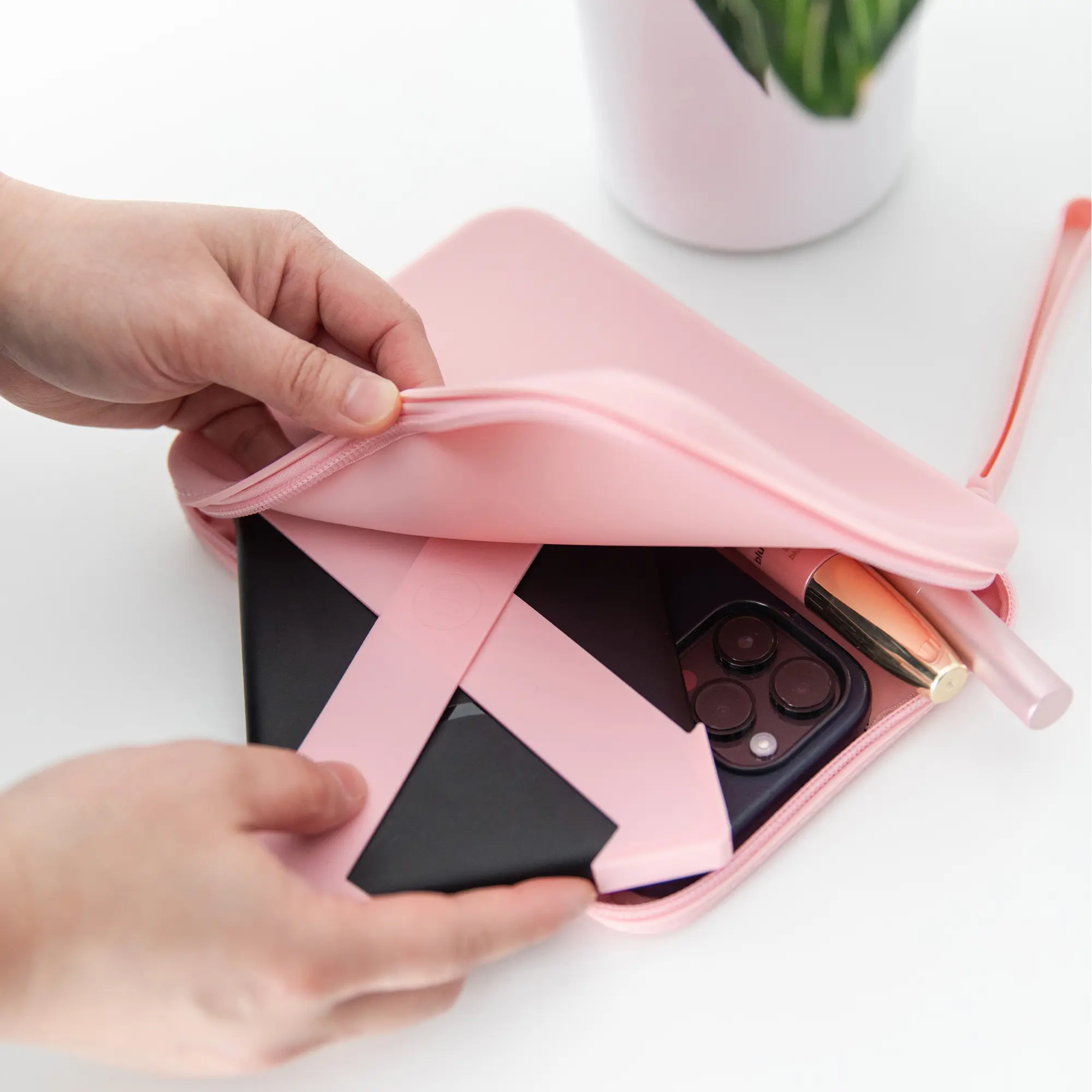 The Strapsicle Clutch for Kindle and Kobo The Strapsicle Clutch for Kindle and Kobo