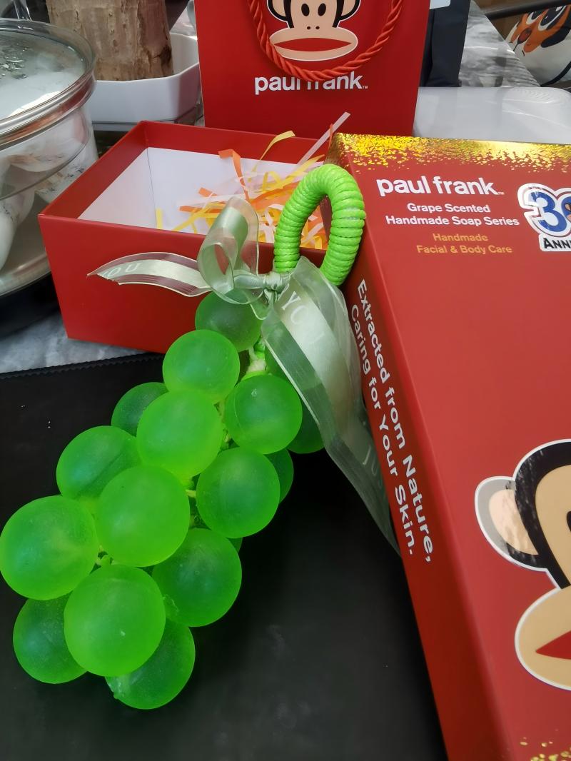 Paul Frank Grape Soap on a Rope – Handmade DIY Decorative Grape Soap, Natural and Gentle Moisturizing and CleansingLong-Lasting Fresh Scent Perfect for Home Décor and BathroomAesthetic & Creative Christmas Gift Choice Body Care Daily