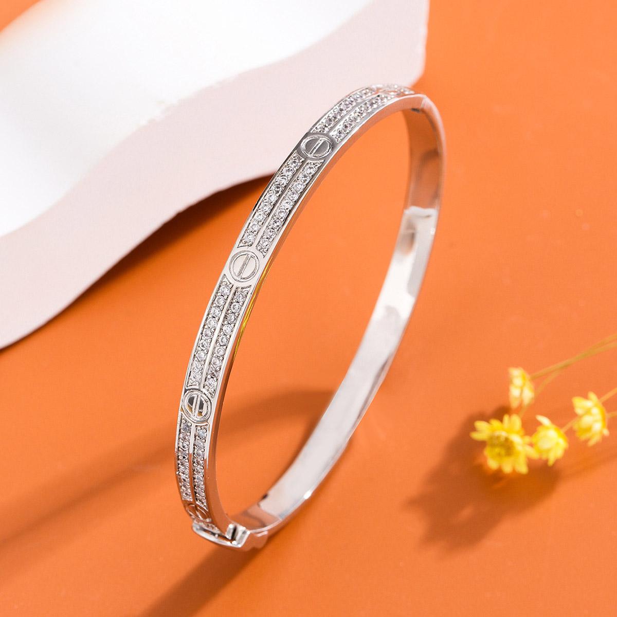 A 925 silver geometric bracelet inset with shiny synthetic zircon temperament elegant ladies high quality jewelry bracelet to send a lover