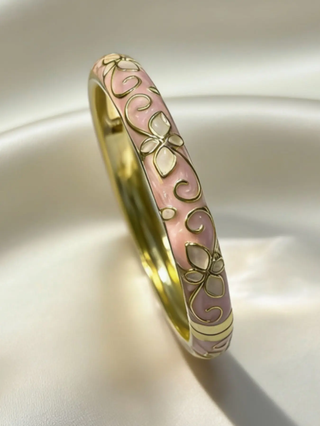 2026 Enamel Flower Geometric Bangle Bracelet, Sweet High-End Daily Wear Jewelry for Women, Fashionable Elegant Bangle Bangles
