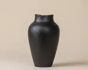 Silhouette Vase, Black