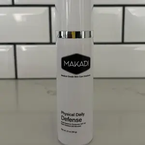 MAKADI Physical Daily Defense Broad Spectrum Sunscreen SPF 40 Water Resistant 80 Minutes for Everyday Use & Water Activities