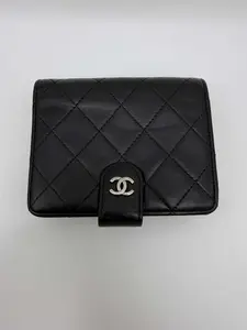 Pre-owned CHANEL Black Quilted Lambskin Wallet with Silver CC Hardware & Snap Closure