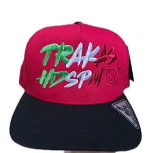 gorra trakas color roja  visera obscura marca kamel