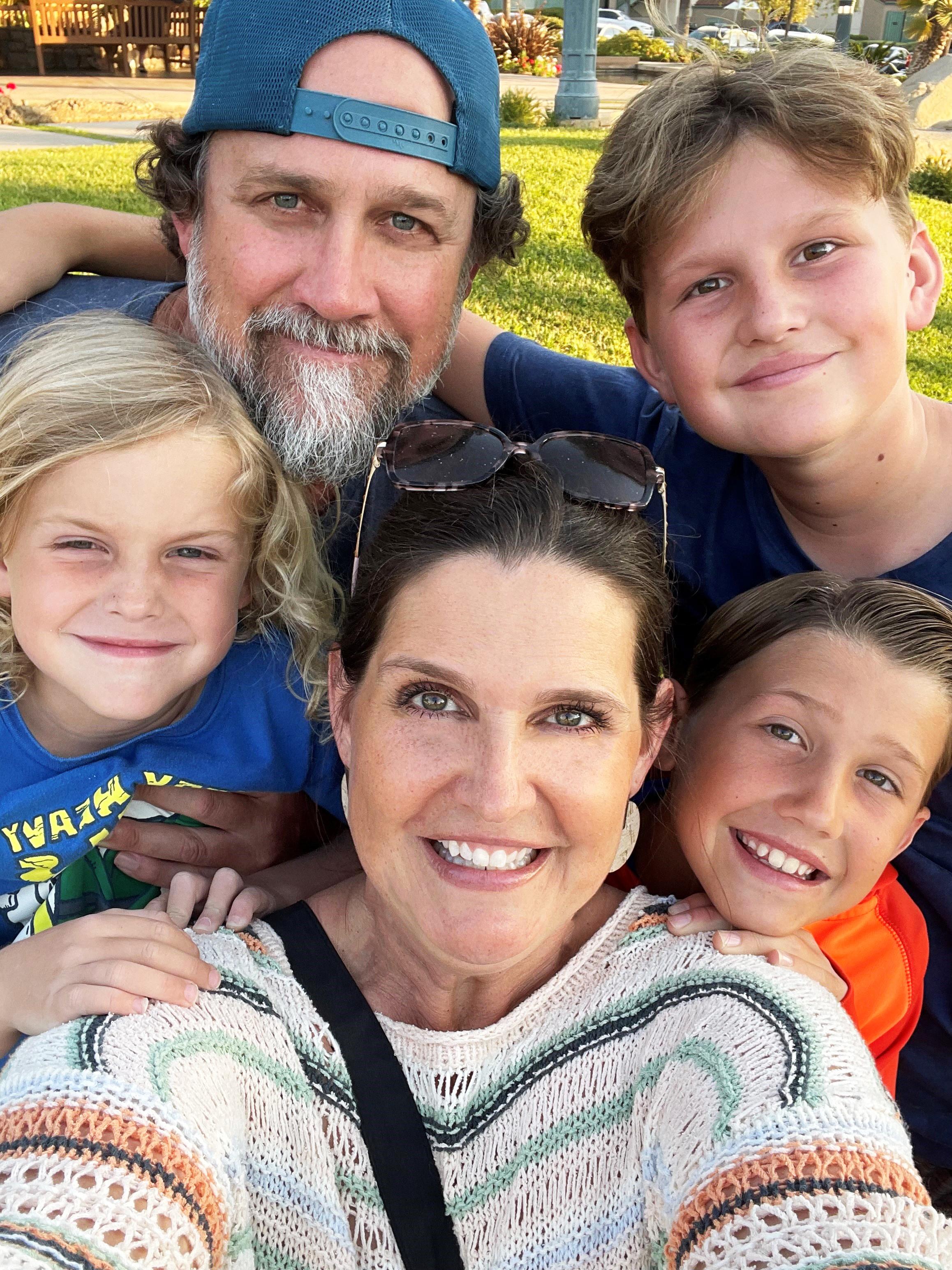 Reminder Binder 2024-2025 18-Month Planner + 361 Planner Stickers, Weekly & Monthly Views, Hard Cover, Elastic Closure, Monthly Divider Tabs, Pockets, To-Do Lists, Keepsake Box