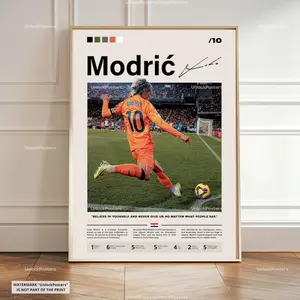 Luka Modric Poster, Modric Real Madrid Wall Art, Framed Real Madrid Print, Modric Real Madrid Decor, Football Fan Gift Idea, Soccer Print
