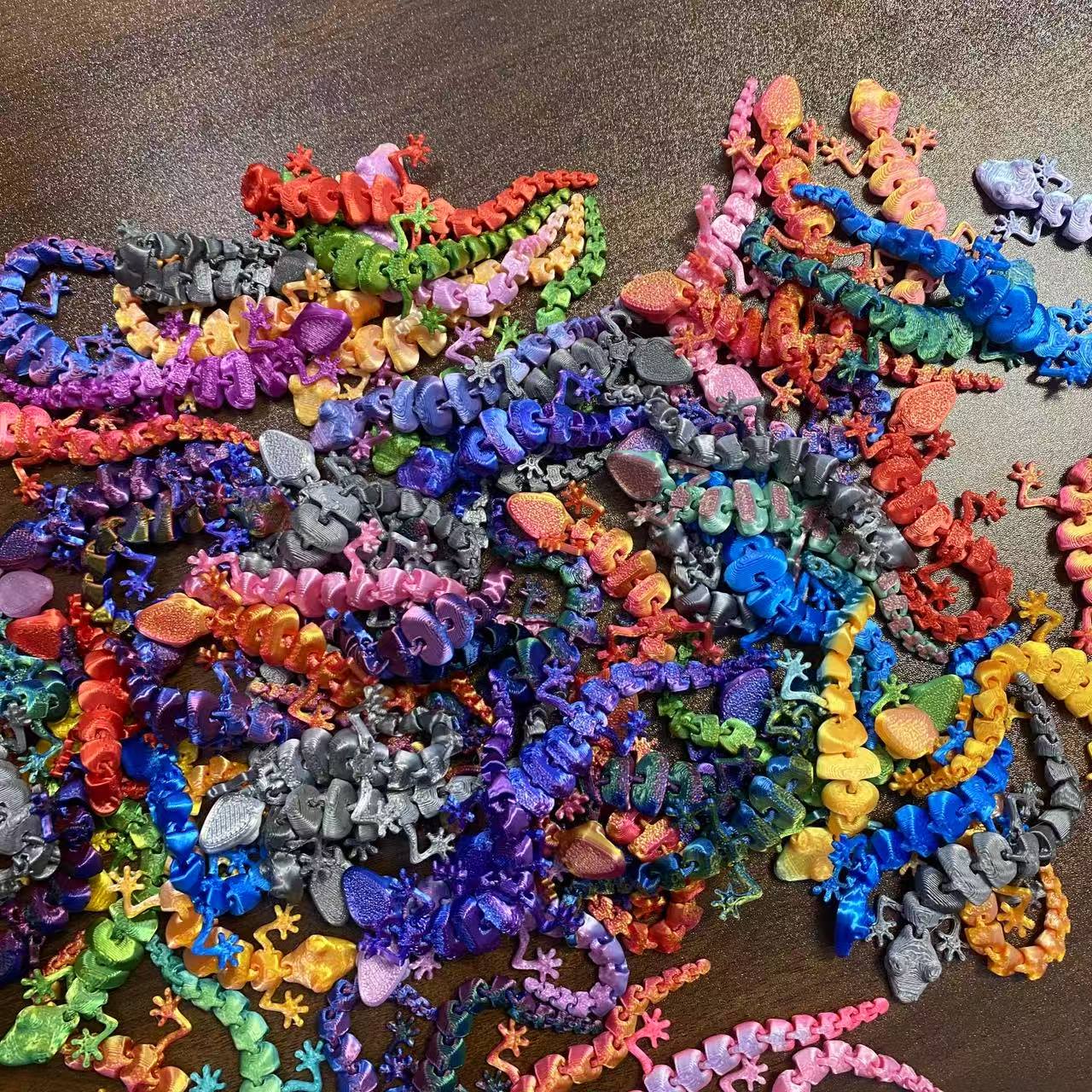 60 Pieces of 3D Colorful Gecko Wall Decorations - Printed Home Ornaments for Room Decor & Holiday Gifts - Random Colors