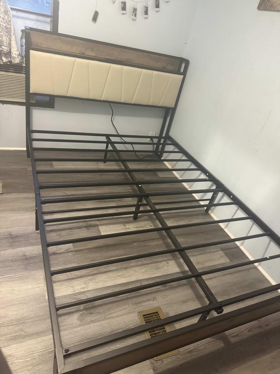 Item: Walnut and Beige, Full