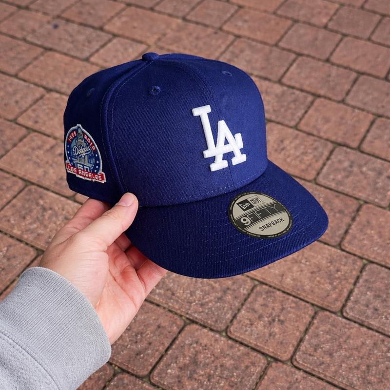 Fashion black snapback cap with purple LA logo and gold outline – limited embroidered patch design for men and women