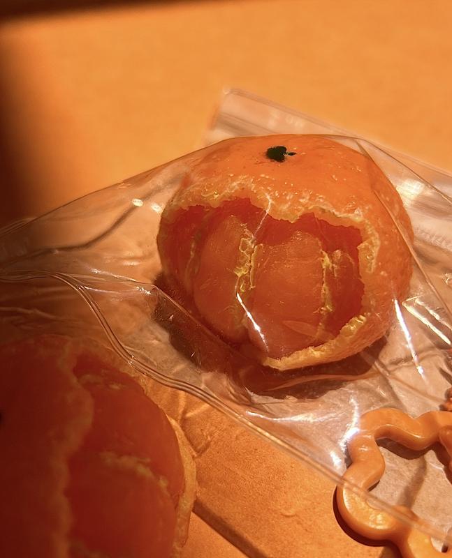 Key ring set  Orange Squishy Toy Ultra Soft Mochi Texture Stress Relief Ball Peelable Design Slow Rebound Keychain Phone Charm Safe Non Toxic TPR Material