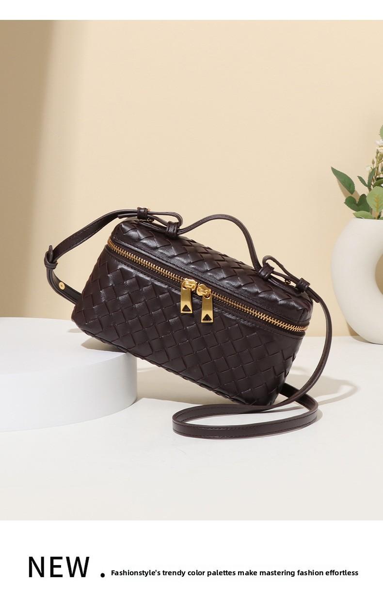 2025 New Handmade Woven Crossbody Lunch Box Bag Fashionable Versatile Two-Way Zipper Closure Handheld Women’s New Single Shoulder Small Square Bag