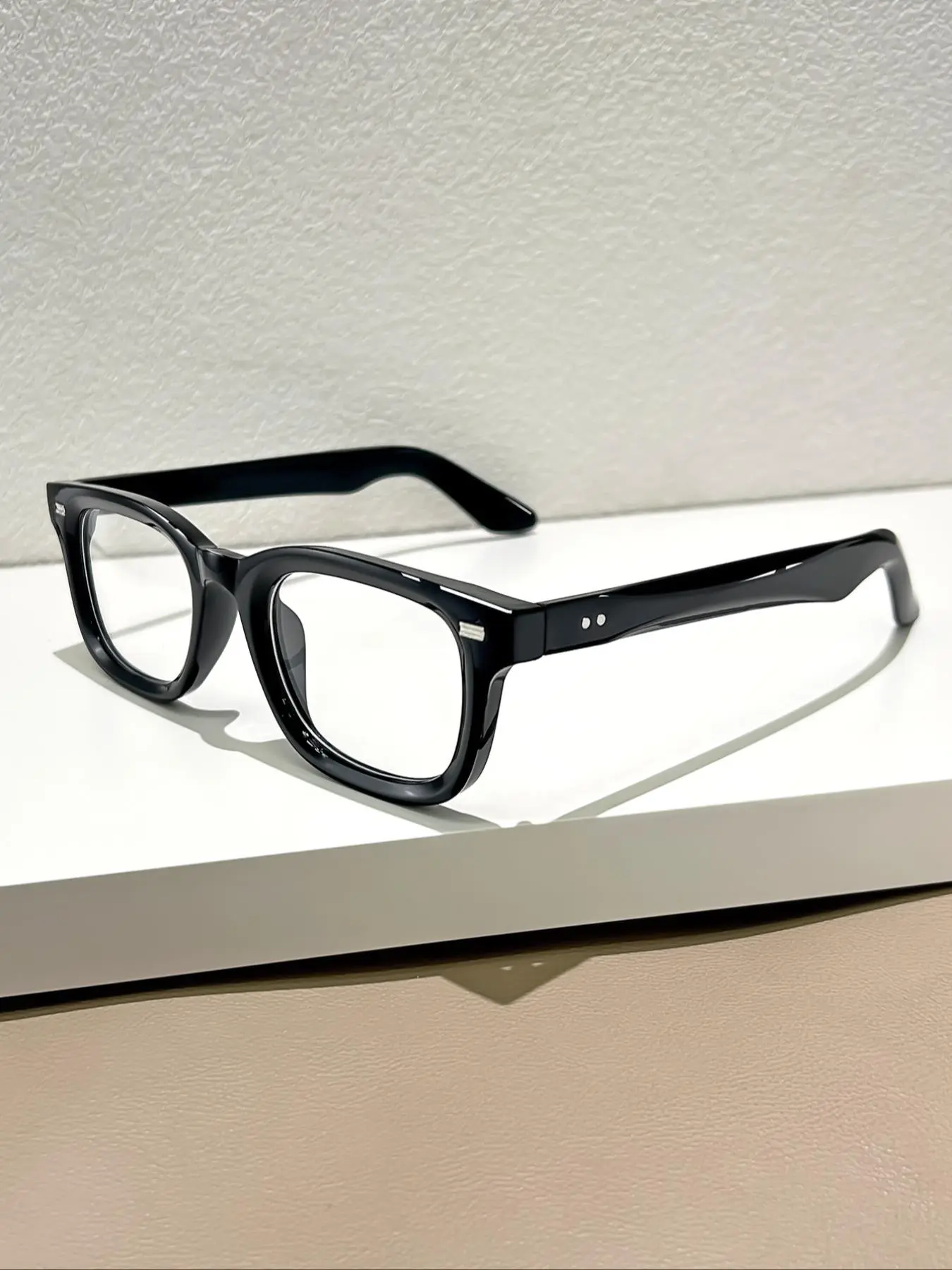 Unisex Fashionable Square-Frame Eyeglasses, Square Lightweight Frame, Lightweight Frame Design, Trendy Casual Glasses for Everyday Use, Stylish Square Frames, Square Frame Eyewear, Fashion Accessories for Outdoor Activities