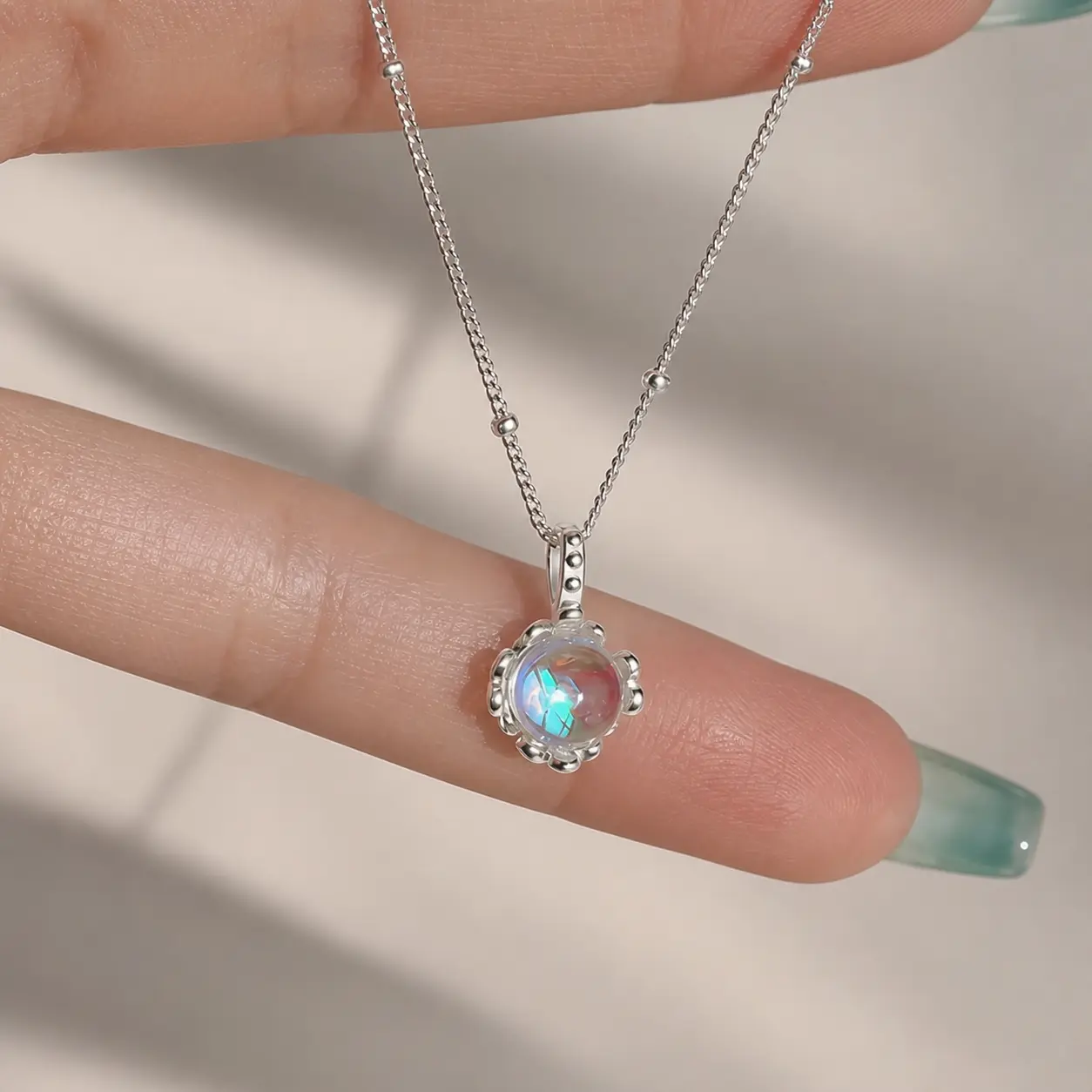 Silver Moonstone Necklace for Women Dainty Crystal Birthstone Pendant Necklaces Healing Moonstone Jewelry New Beginnings Gifts of Daily Wear