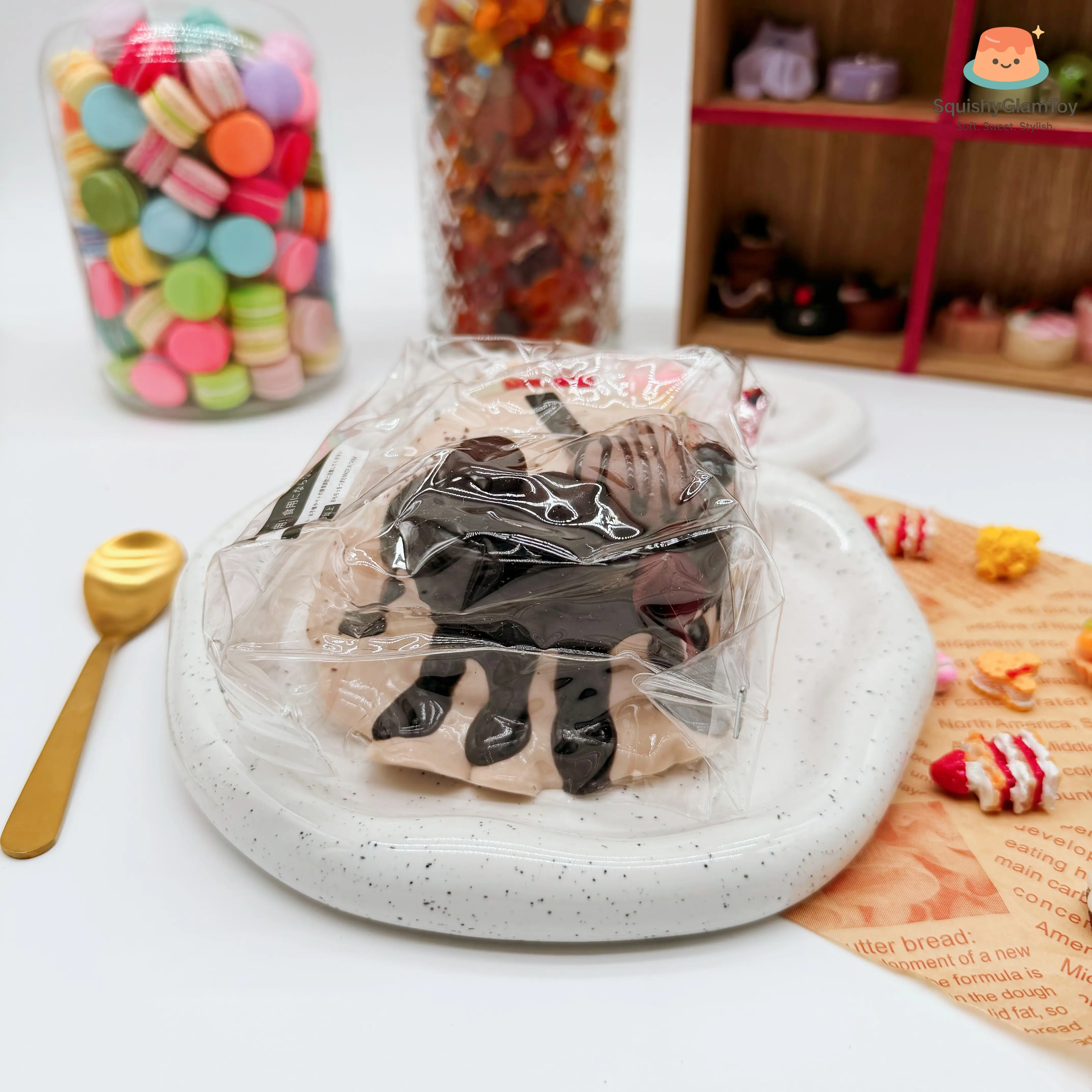 SquishyGlamToy Milk Chocolate Round Cake Squishy