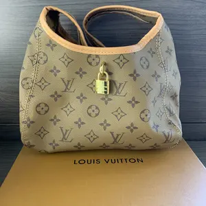 Pre-owned Louis Vuitton Monogram Tote Bags New Wave M58900 Canvas Hobo Bag with Lock Detail