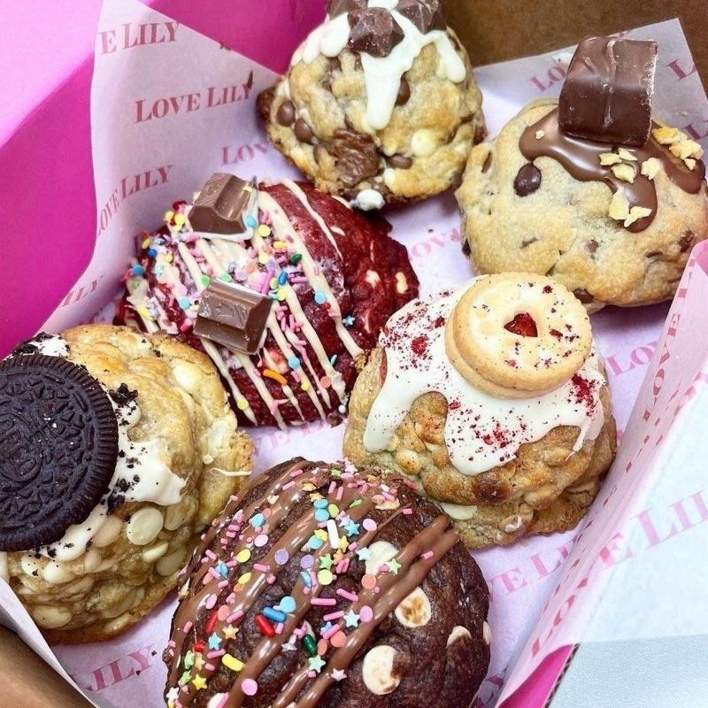 The BIGGEST Cookie - Giant Stuffed Bakery Made 5oz Cookies - Freshly Baked & Shipped Directly