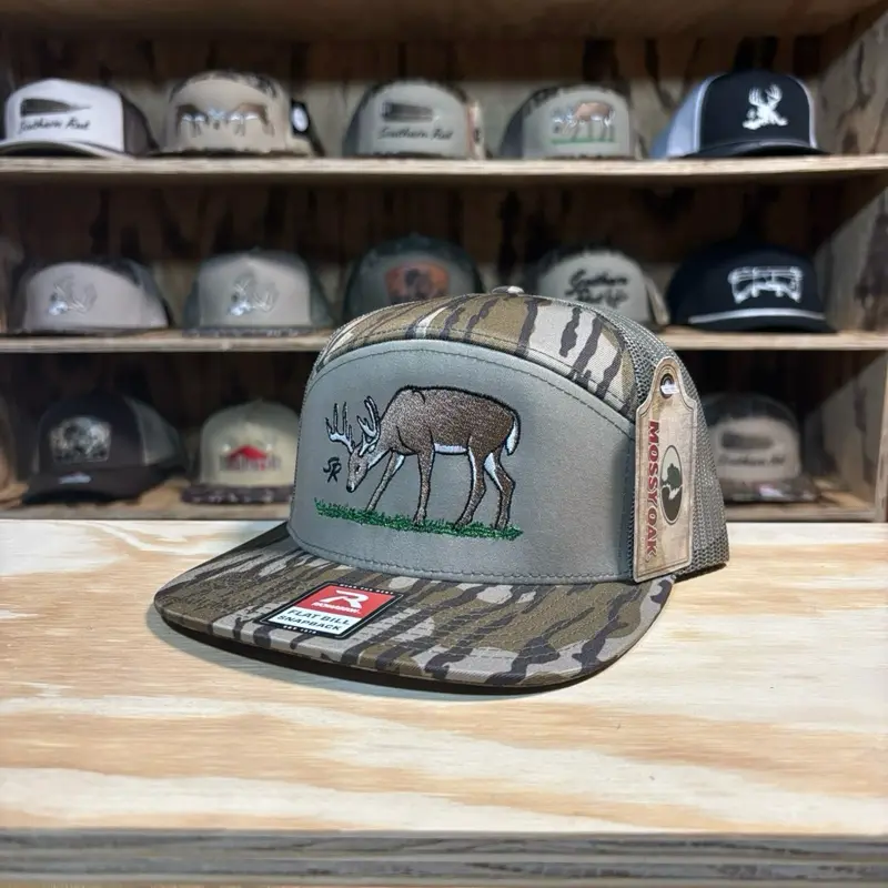 Buck Eating - 7 Panel Hat