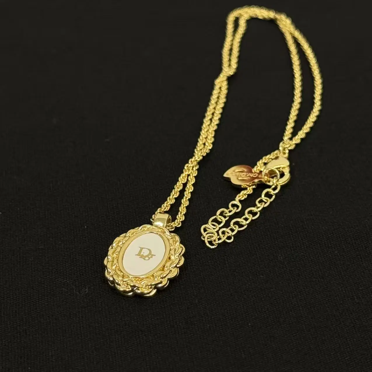 Pre-owned dior necklace c0819