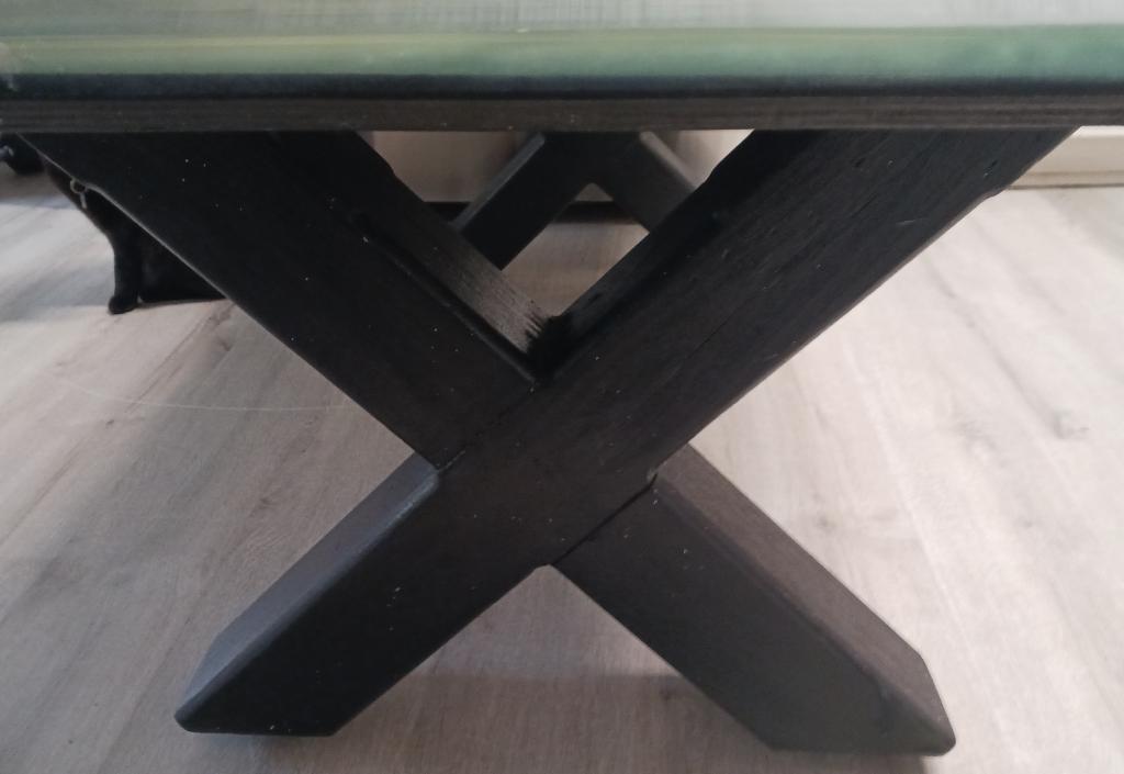 Cross Legs epoxy table featuring the tetrahydrocannabinol compound in multiple layers of epoxy providing a deep tridemtional feel