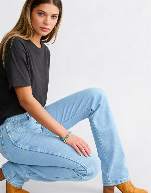 Stretchy High-Waisted Slim-Fit Jeans Vintage Style Bootcut Flare Light Wash Distressed Finish for Effortlessly Chic Outfit