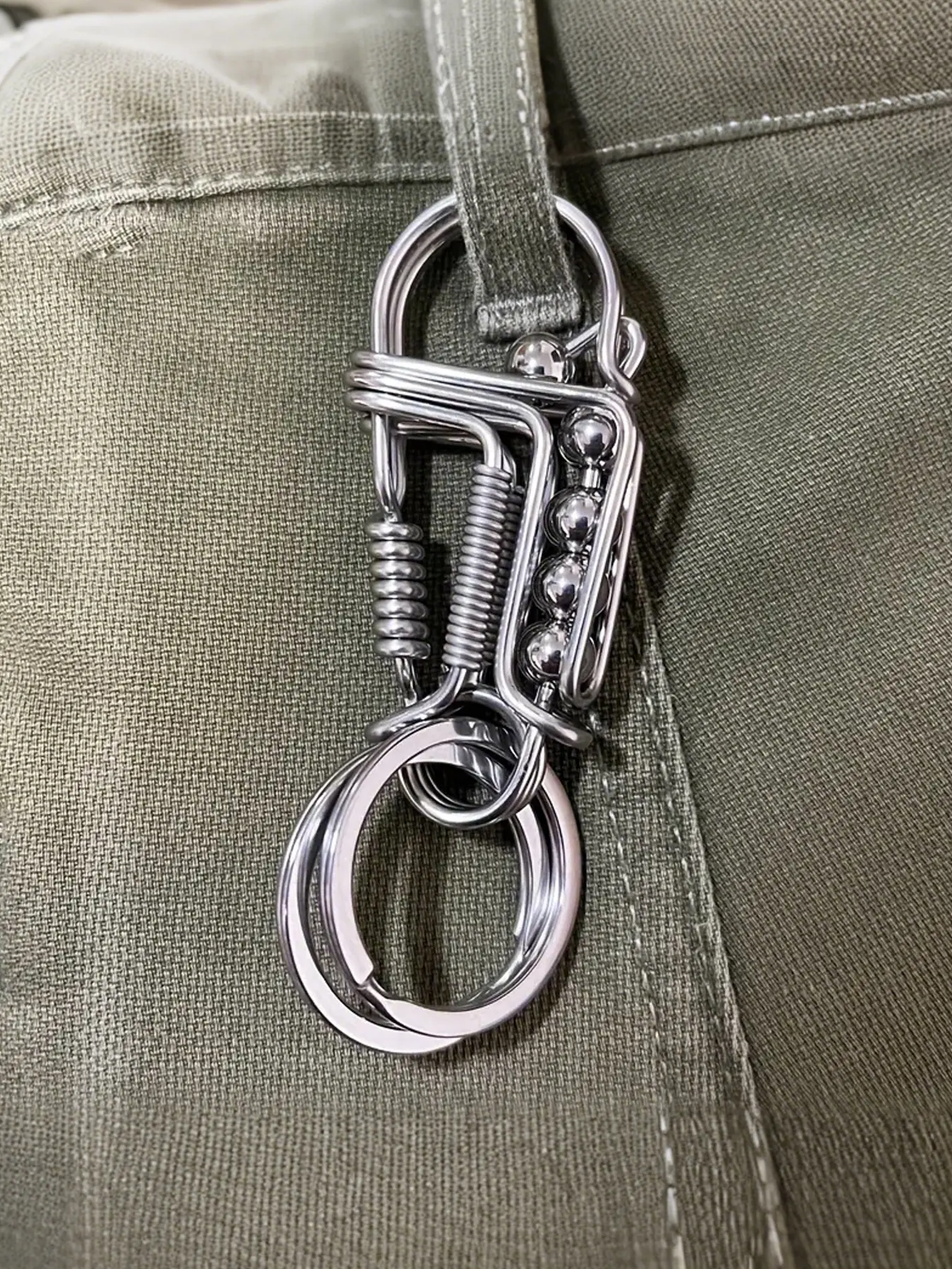 1pc Stainless Steel Handicraft Key Buckle for Men, Engraved Matte Bead Trinket Car Keyring, Mechanical Style Keychain, Fashionable Alloy Keychain, Christmas and Valentine's Day gifts for men Father's Day Present, Stylish Keychain, Keyrings for Keys