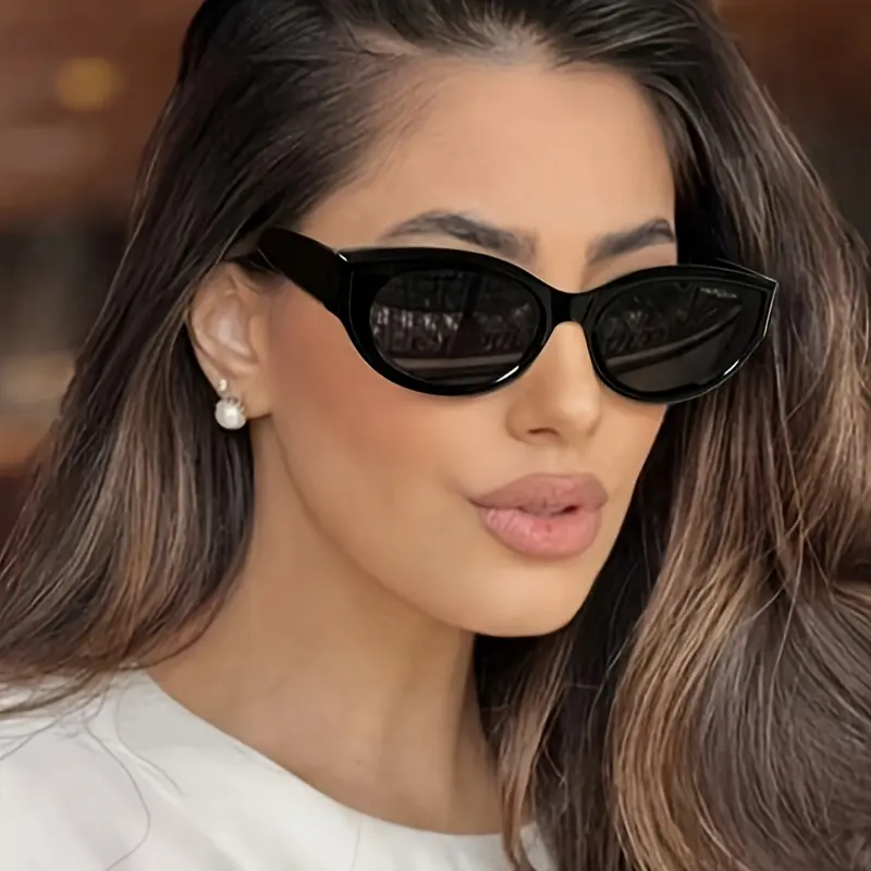 Women’s Black Cat-Eye Trendy Sunglasses, Glossy PC Streamlined Frame, Eye-Catching for Stylish Outings