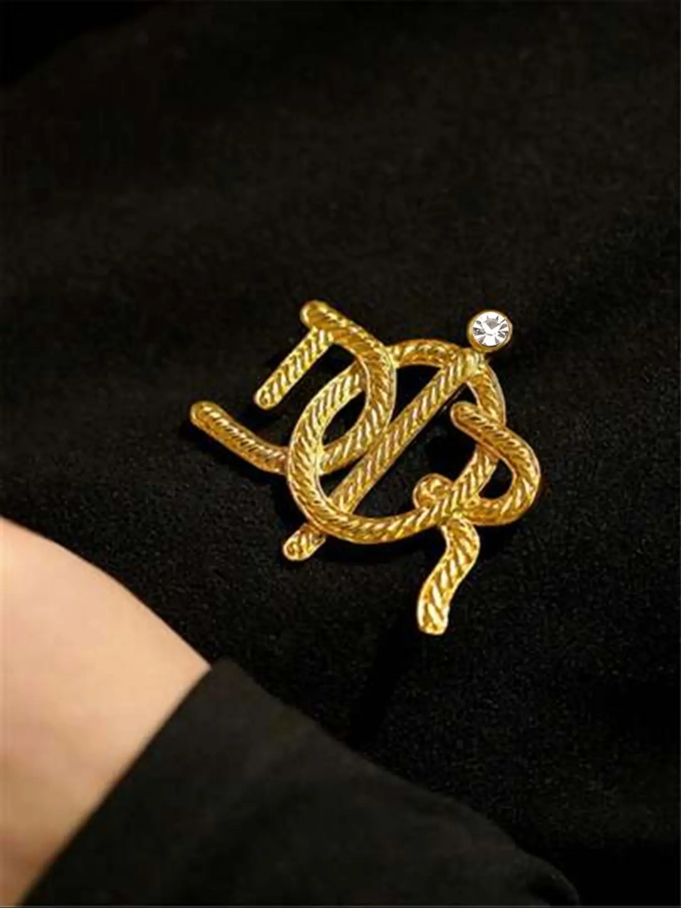 Women's Rhinestone Letter Brooch Pin, Vintage Style Jewelry Gift for Women, Elegant Brooch, Fashion Accessory for All Occasions, Accessories for Women, Lapel Brooch, Alloy Brooch Pin