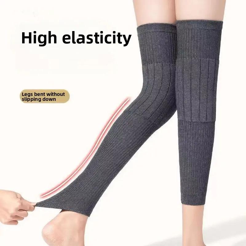 Thickened Anti-Slip Warm Knee Guards, suitable for men and women year-round. Made with breathable stretch fabric and anti-slip design. Soccer sports style. Women's black minimalist design. Thickened Anti-Slip Warm Knee Guards, suitable for men and women year-round. Made with breathable stretch fabric and anti-slip design. Soccer sports style. Women's black minimalist design.