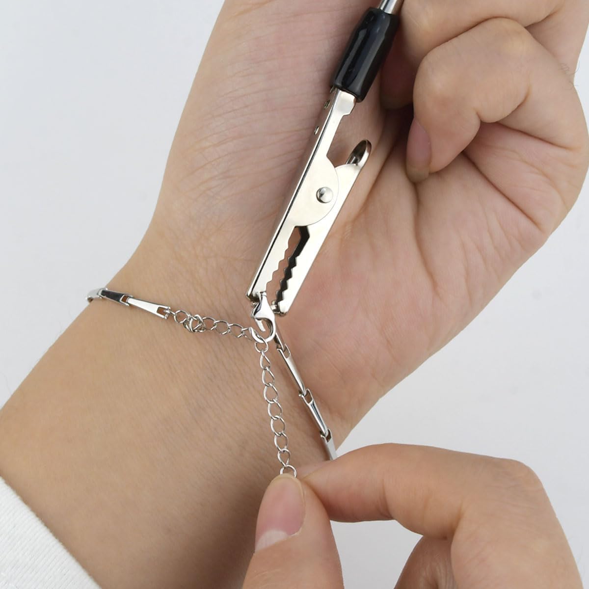 3Pcs Bracelet Helper Tool, Quick Release Fastening Helpers Tool Hooks for Jewelry, Watch, Chain Bracelet Wearing - Easy to Put on Yourself - with Non-Slip Rubber Tips