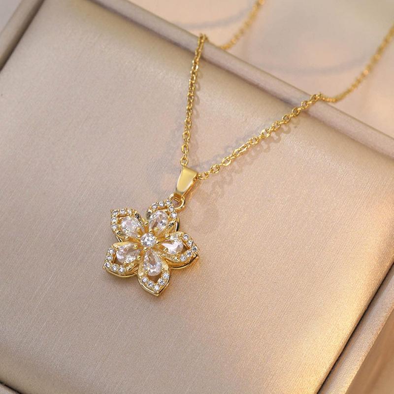 Fashion Lucky Five-Petal Flower Pendant Necklace Sparkle Gold Zircon 360° Rotatable Chic Daily Accessory Luxury Elegant Perfect Valentine's Day Gift