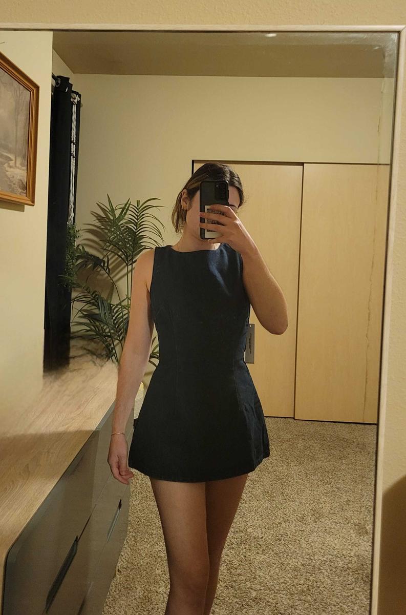 Item: Dark Wash, US 4