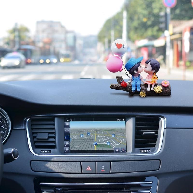 Cute Couple Car Dashboard Decorations, Lovely Couple Kiss Cartoon Figurines Car Ornament, Resin Material Boy Girl Car Interior Decoration with Balloon for Car Dashboard Gifts