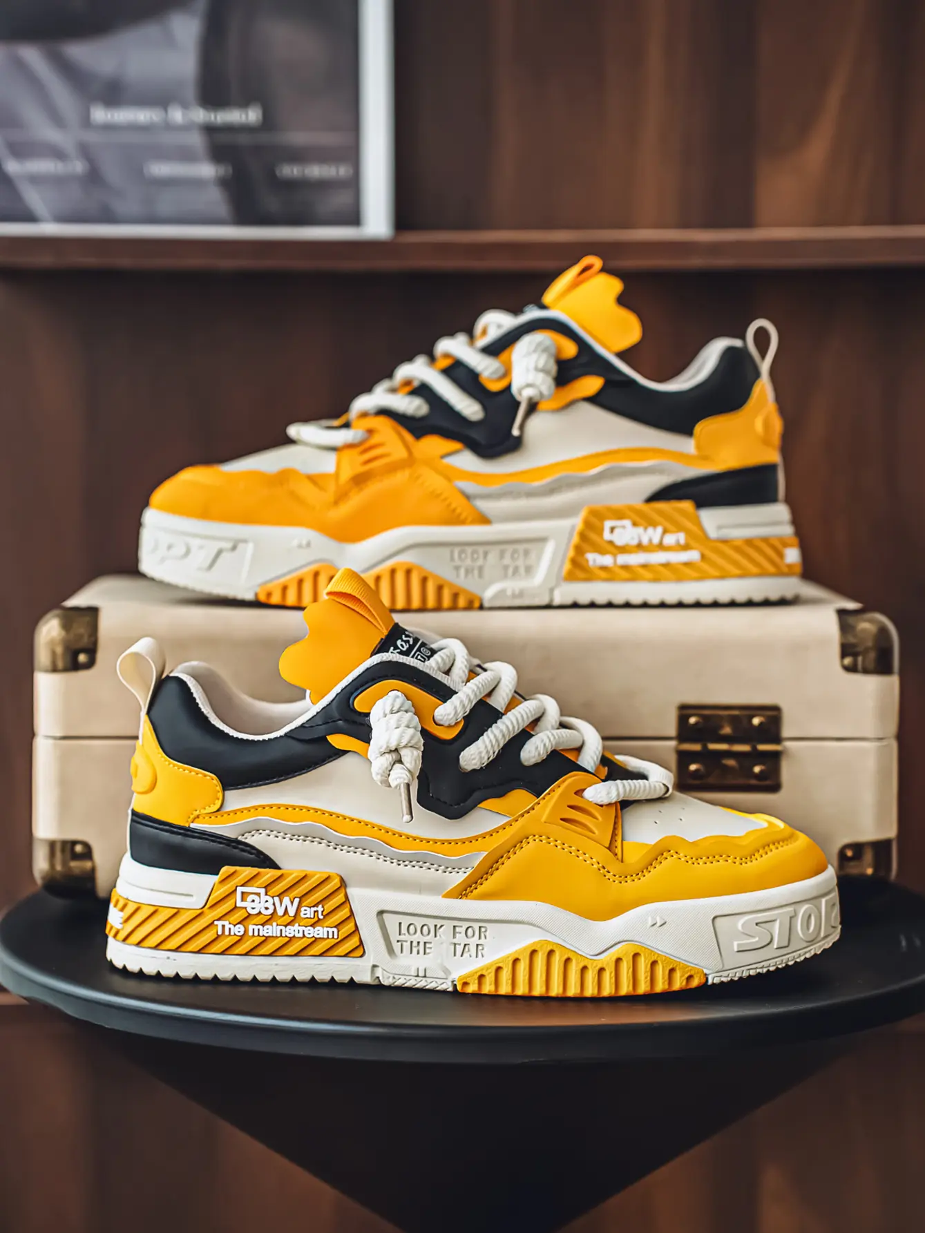 Men's Retro Casual Lace-Up Sneakers - Thick Soles, Low-Cut Ankle, Closed Straps, Versatile and Comfortable All Day Sneakers for Walking, Training, All-Season Casual Wear