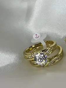 ANILLO ESTILO COMPROMISO / 2 ANILLOS INCLUIDOS (SIZE DEL 7-10) ORO LAMINADO 14K