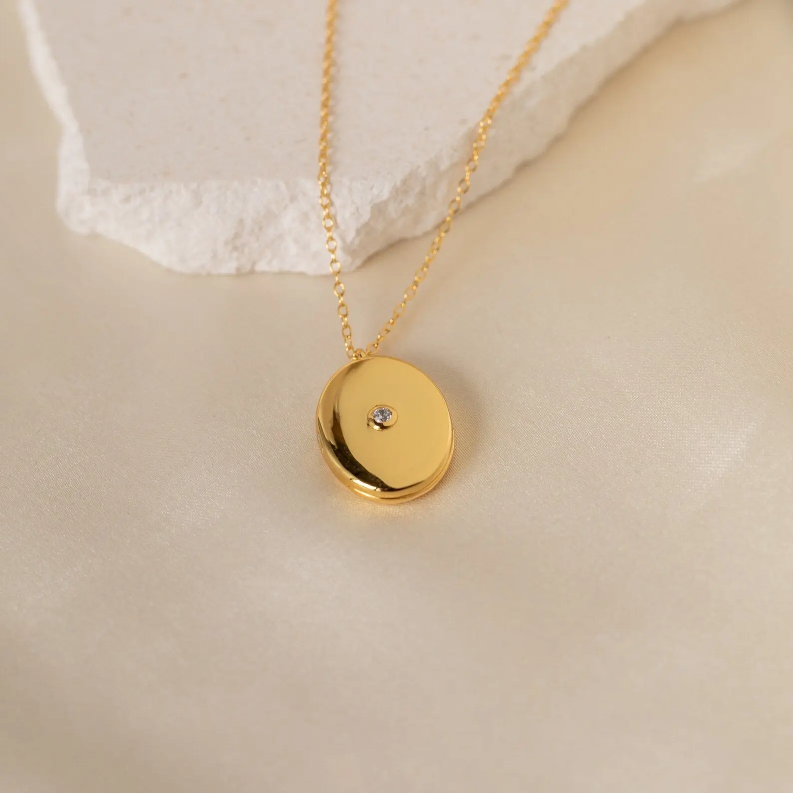 Eliza Oval Locket Necklace by Caitlyn Minimalist - Oval Diamond Photo Pendant Necklace in Gold & Silver - Memorial Jewelry - Anniversary Gift