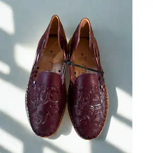 Woman’s Leather Stamped Floral Plum flat Huaraches Hanmade Mexican Artisanias
