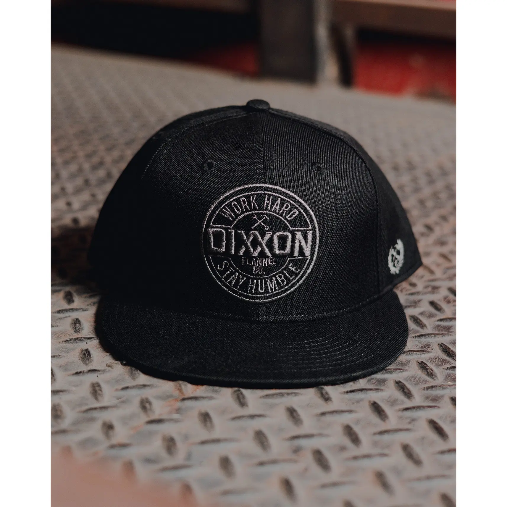 Gray Corpo Flat Bill Snapback - Black