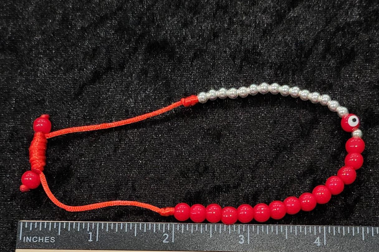 Pulsera ojo rojo y negro.Red and black eye bracelet.