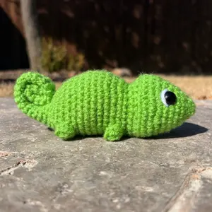 Crochet Chameleon Decorative Figurine, Animal, Reptiles, Mini, Cute, Cooper the Chameleon, Handmade de