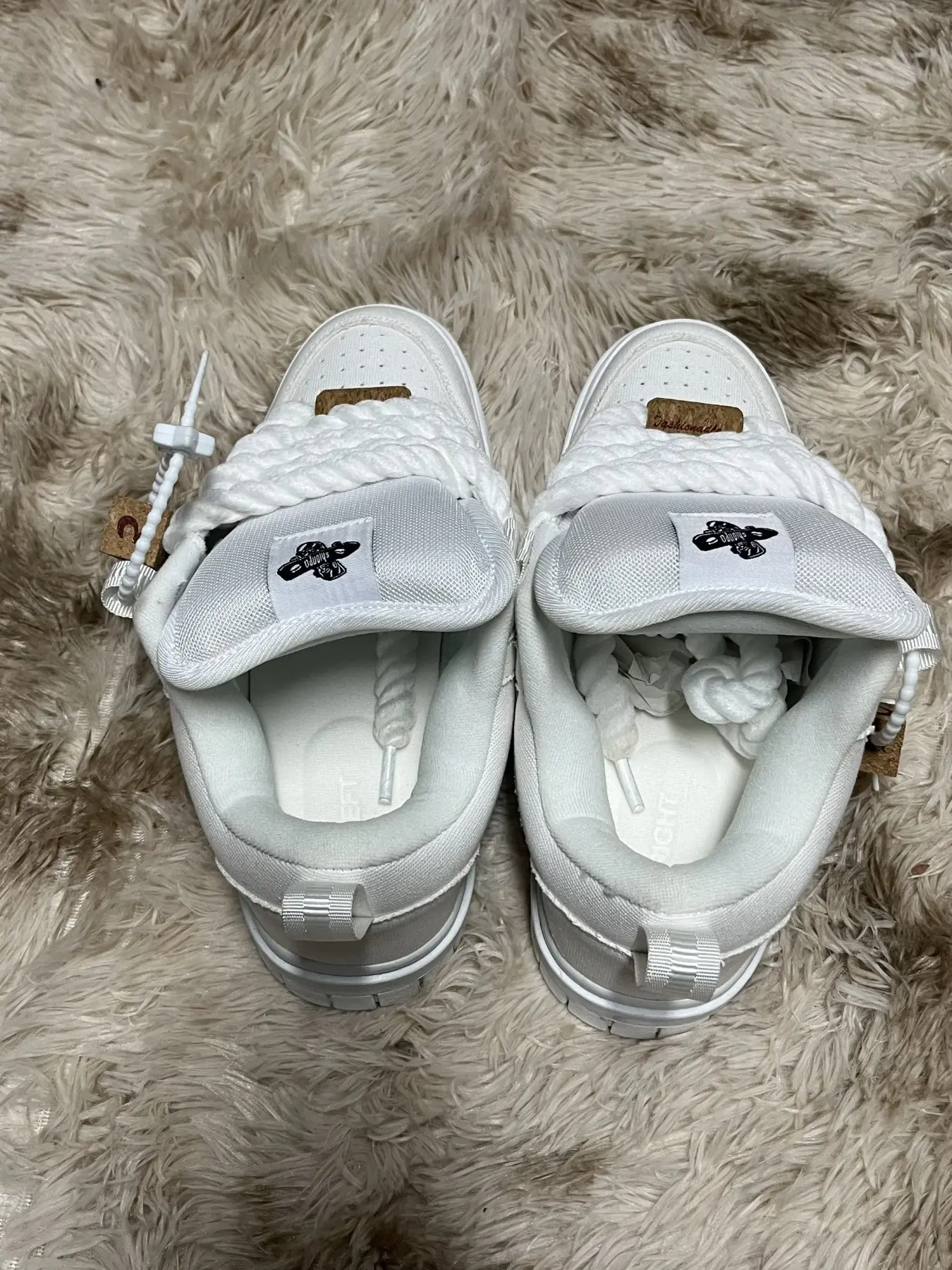 New Thick Tongue Bread Shoes for Men and Women, Large Size Casual Skateboard Shoes, Casual Skateboarding Shoes, Low Top Skateshoes, Athletic Sports Shoes, Walking Shoes, Simple and Versatile Sneakers, Footwear