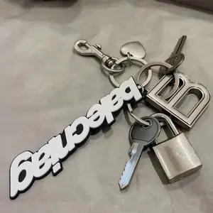 Trendy Bubble Letter Keychain with Mini Lock Charm Streetwear Style Key Holder for Bags, Keys & Backpacks – Aesthetic Y2K Inspired Accessory Gift for Men & Women