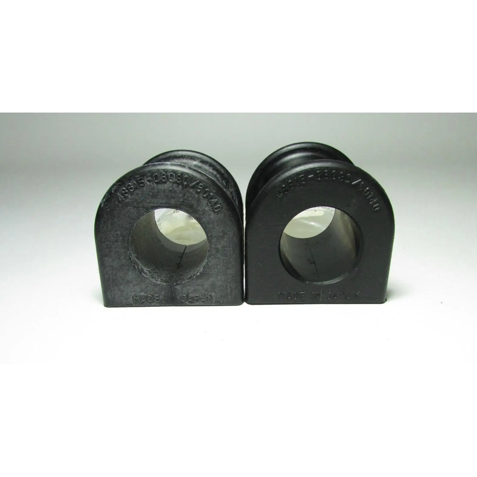 FACTORY NEW GENUINE TOYOTA FRONT STABILIZER BAR BUSHING SET 48815-06090