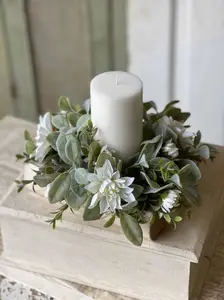 WHITE COTTAGE BLOOMS CANDLE RING