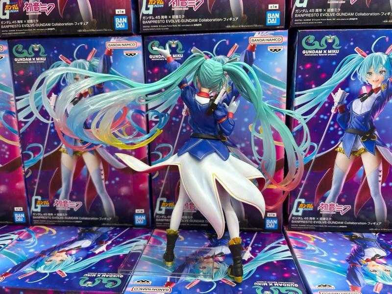 23cm BPEV Series Hatsune Miku x GUNDAM 45th Anniversary Version PVC Anime Official Prize Figure Collectible Model Table Ornament Fan Collection Holiday & Birthday Gifts