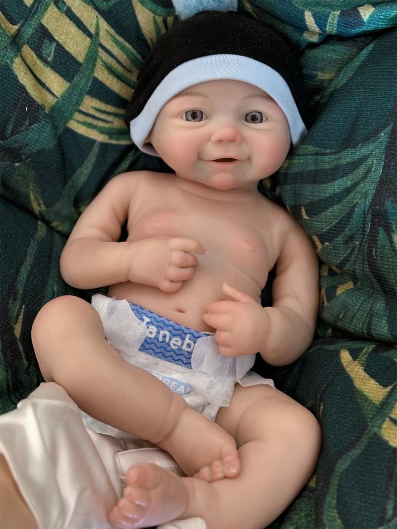 Reborn doll, 18 inches/45 cm tall, made of soft silicone for a lifelike feel; closed-eye sleeping design; newborn girl doll that appears brand new. Comes with a birth certificate and clothing—the perfect gift for a child.