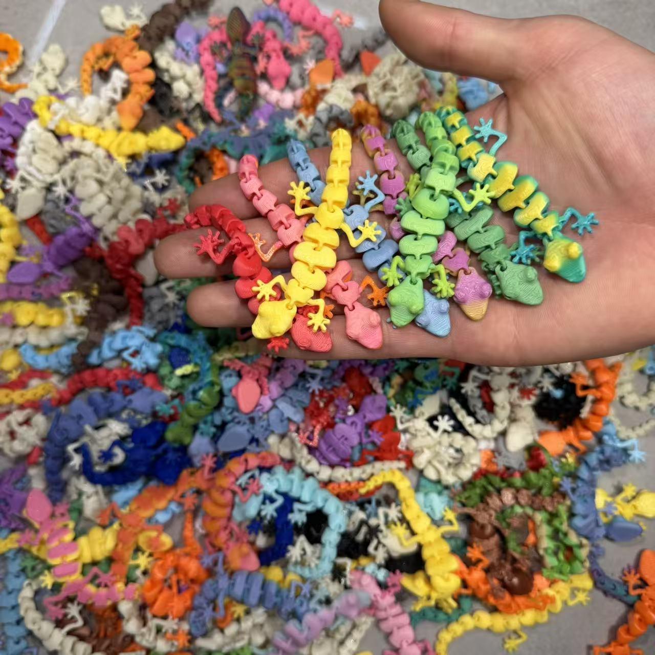 60 Pieces of 3D Colorful Gecko Wall Decorations - Printed Home Ornaments for Room Decor & Holiday Gifts - Random Colors