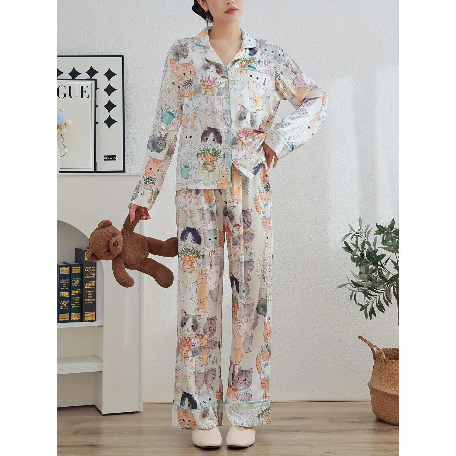 Cozy Two-Piece Women's Pajama Set - Long Sleeve Top and Pants with Cute Cat Design in Soft, Comfortable Fabric