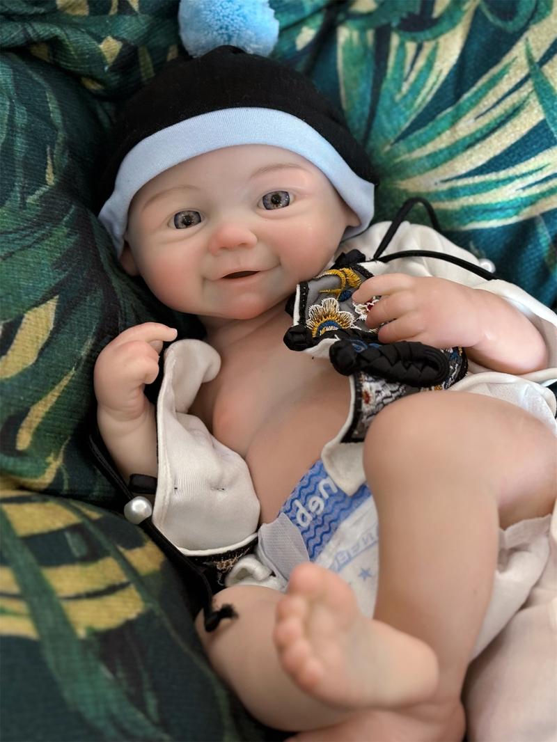 Reborn doll, 18 inches/45 cm tall, made of soft silicone for a lifelike feel; closed-eye sleeping design; newborn girl doll that appears brand new. Comes with a birth certificate and clothing—the perfect gift for a child.