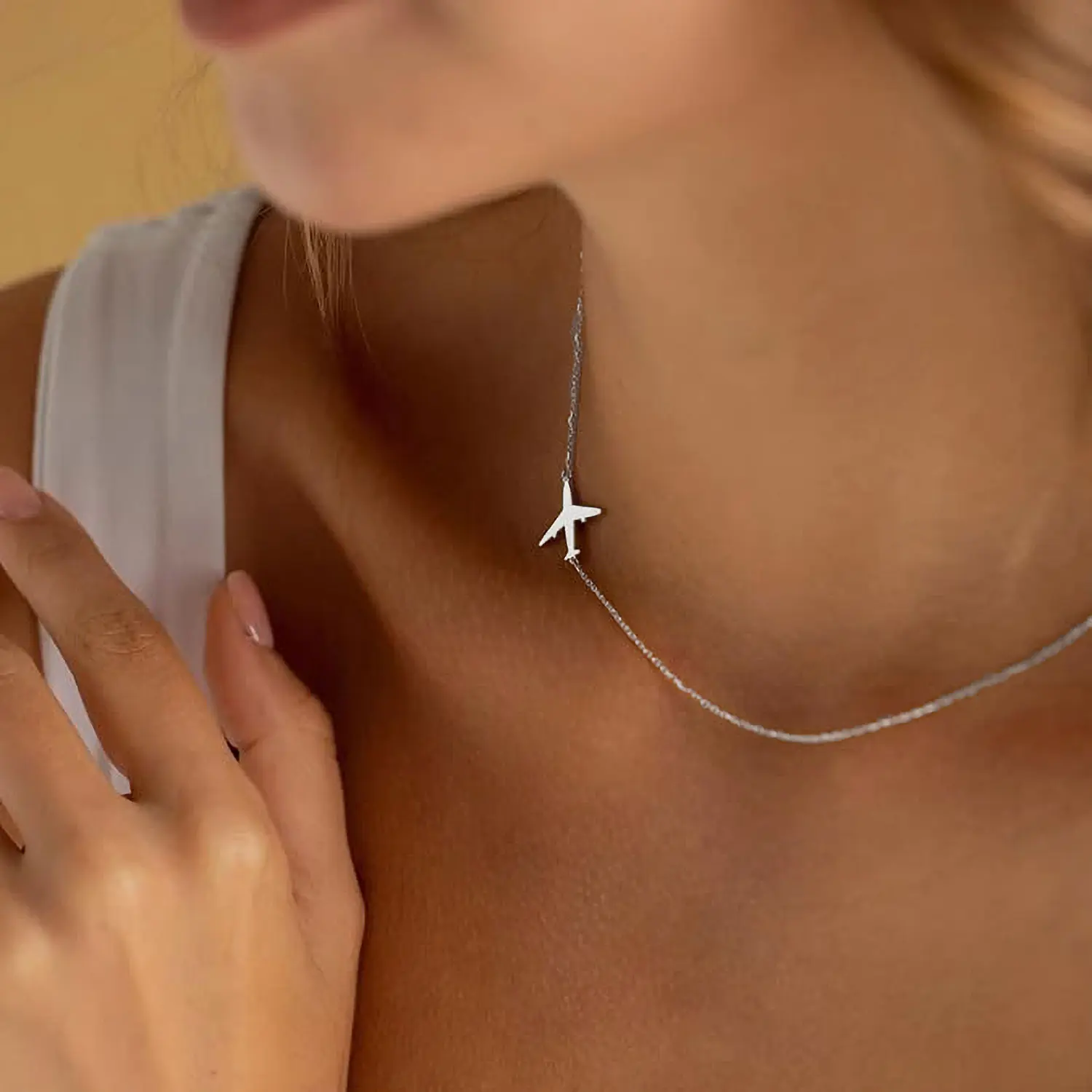 Unisex Hollow Plane Necklace with Metal Coating - 2-Length Design (14-in Collar, 16-in Fashionable, 2-in Adjustment) - Casual Wear Faux Pearl Rhinestone Light Luxury Magnetic Traveler Gift, Two Lengths