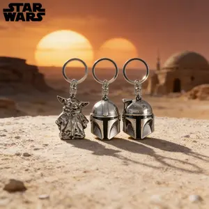 Star Wars Keychain Silver Metal Alloy Bag Clip Official License 1pc Boba Fett The Mandalorian Din Djarin Helmet Grogu Yoda 3D Carving Keyring Movie Collection Explore Space Gifts Drop-proof Key Chain